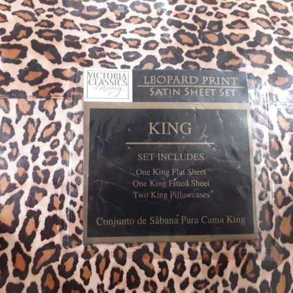 SOLD Luxury leopard print king satin sheet set - Picture 7 of 14